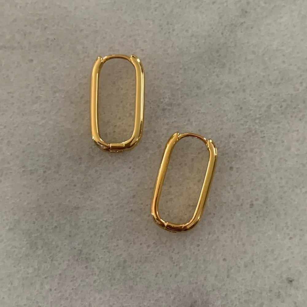 New Drop! Bella Oval Gold Oval Hoop Earrings Brand New